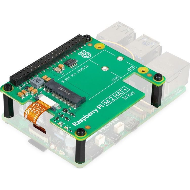 Tootefoto - Raspberry Pi M.2 HAT+ perdanga, m eldud NVMe kettad ja M.2 predams, m eldud Raspberry Pi 5